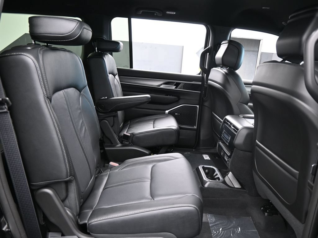 New 2026 Jeep Grand Wagoneer L Limited AWD/4WD image 41