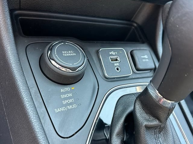 Used 2020 Jeep Cherokee Limited w/ Luxury Group AWD/4WD image 6