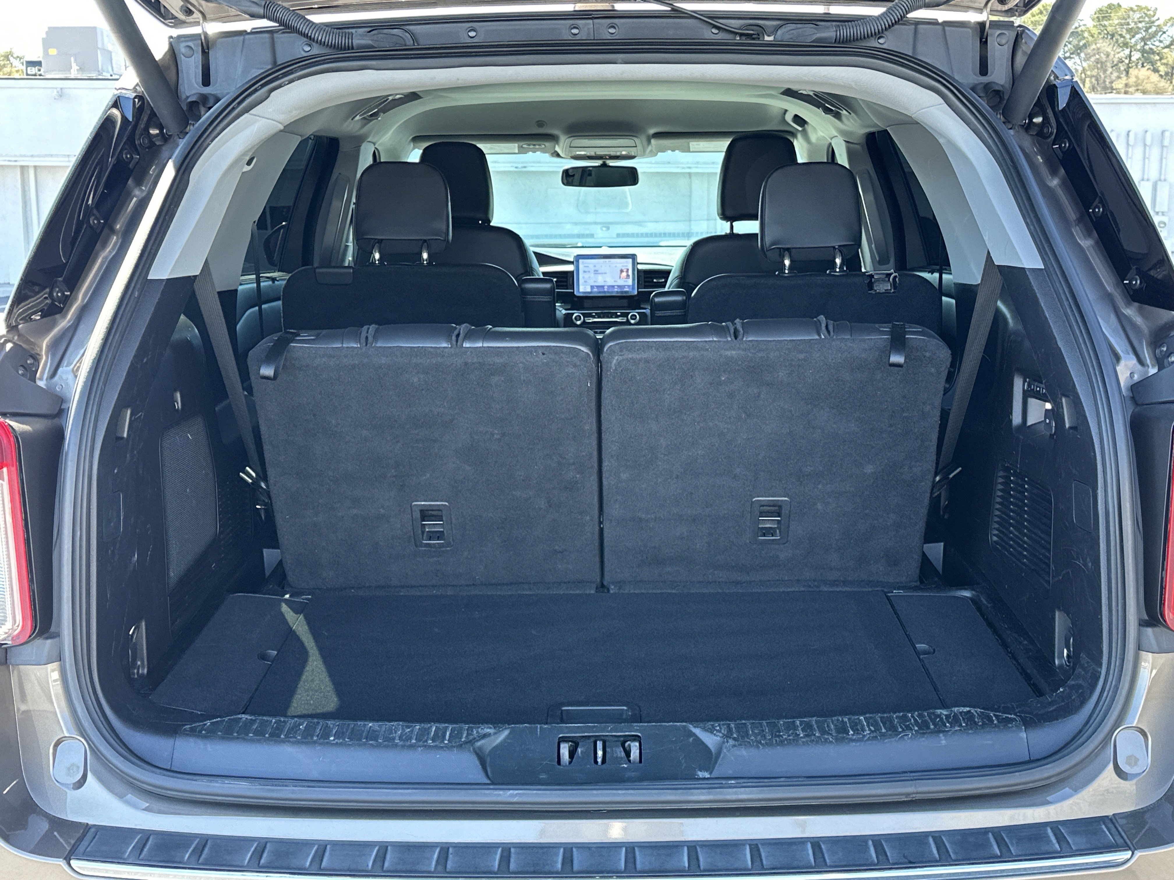 Used 2021 Ford Explorer Limited w/ Equipment Group 301A RWD image 14