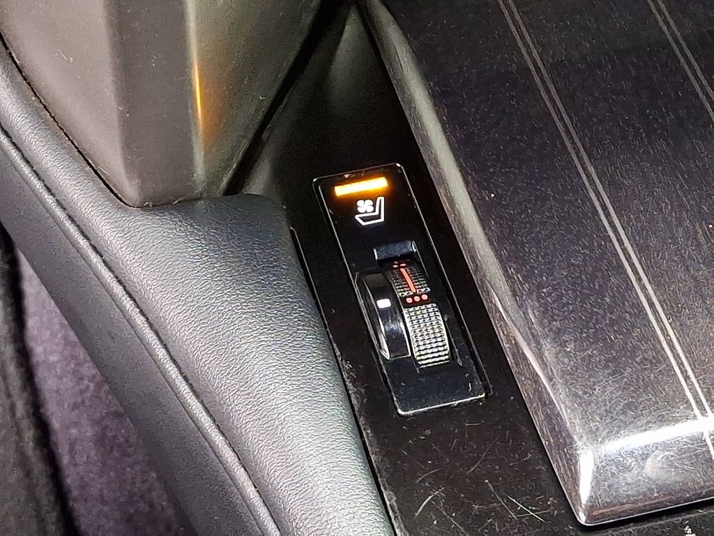 Used 2021 Lexus GX 460 Premium w/ Premium Package image 29