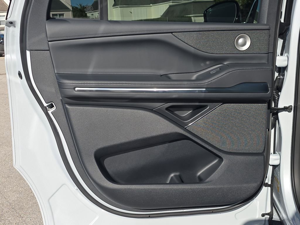 New 2026 Lincoln Navigator L Reserve image 14
