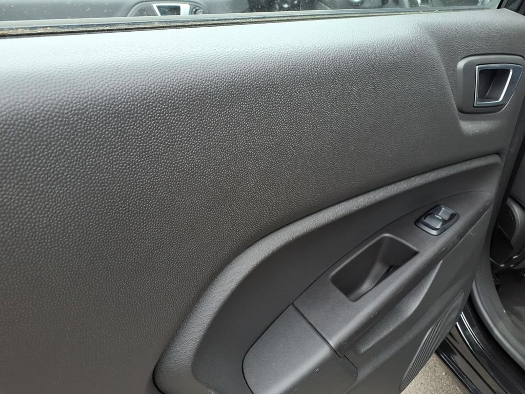 Used 2014 Ford Fiesta SE w/ Equipment Group 201A FWD image 13