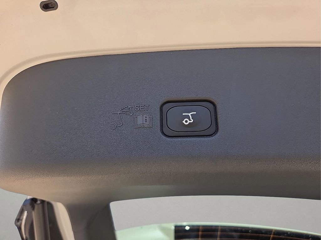 New 2026 Lincoln Nautilus Premier AWD/4WD image 10