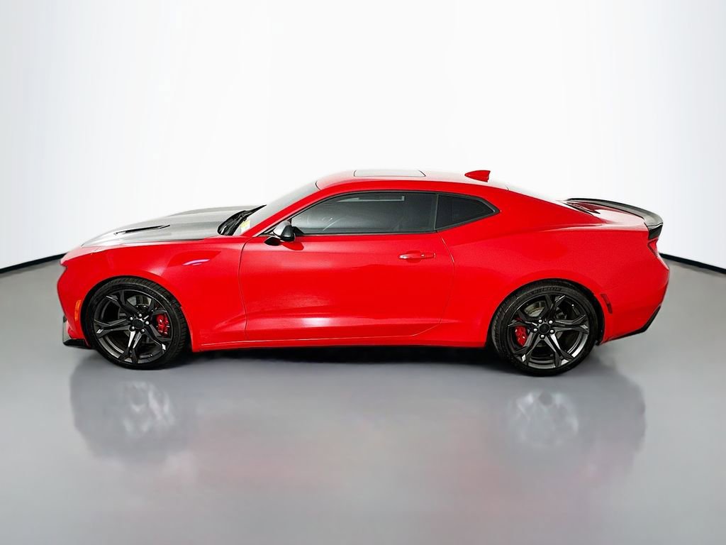 Used 2018 Chevrolet Camaro SS RWD image 4
