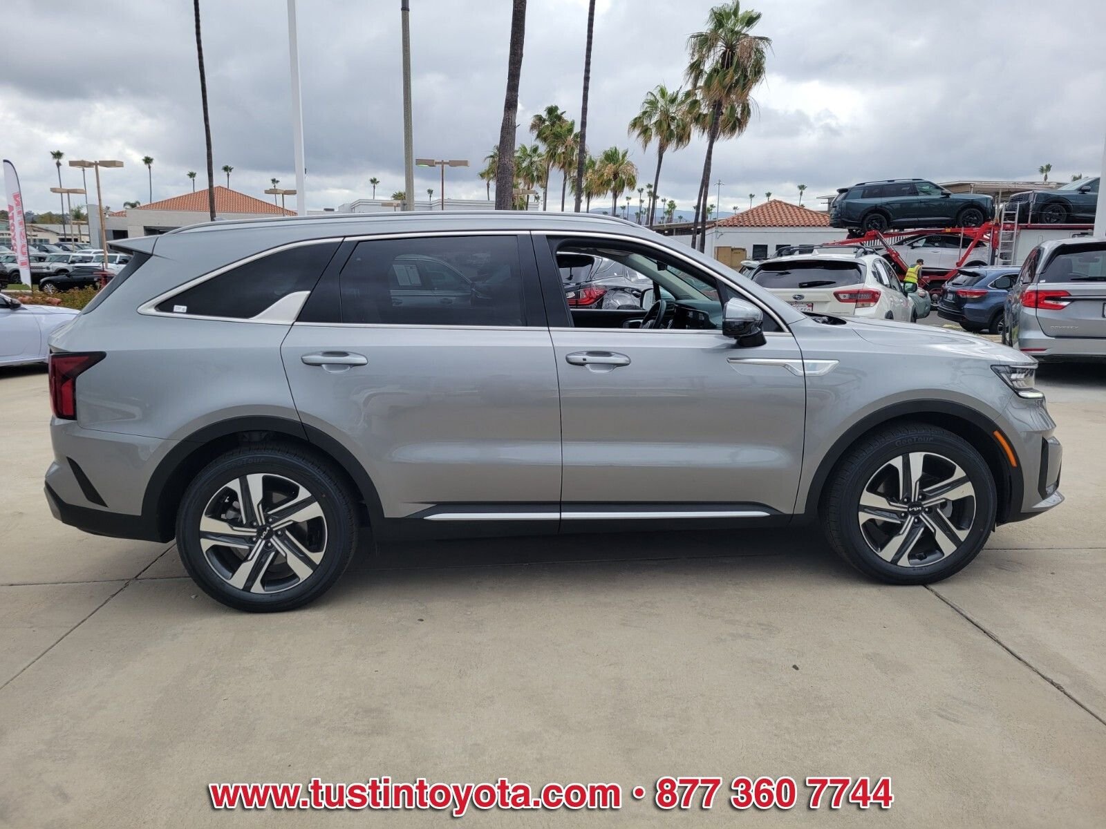 Used 2023 Kia Sorento SX Prestige w/ Panoramic Sunroof Package AWD/4WD image 3