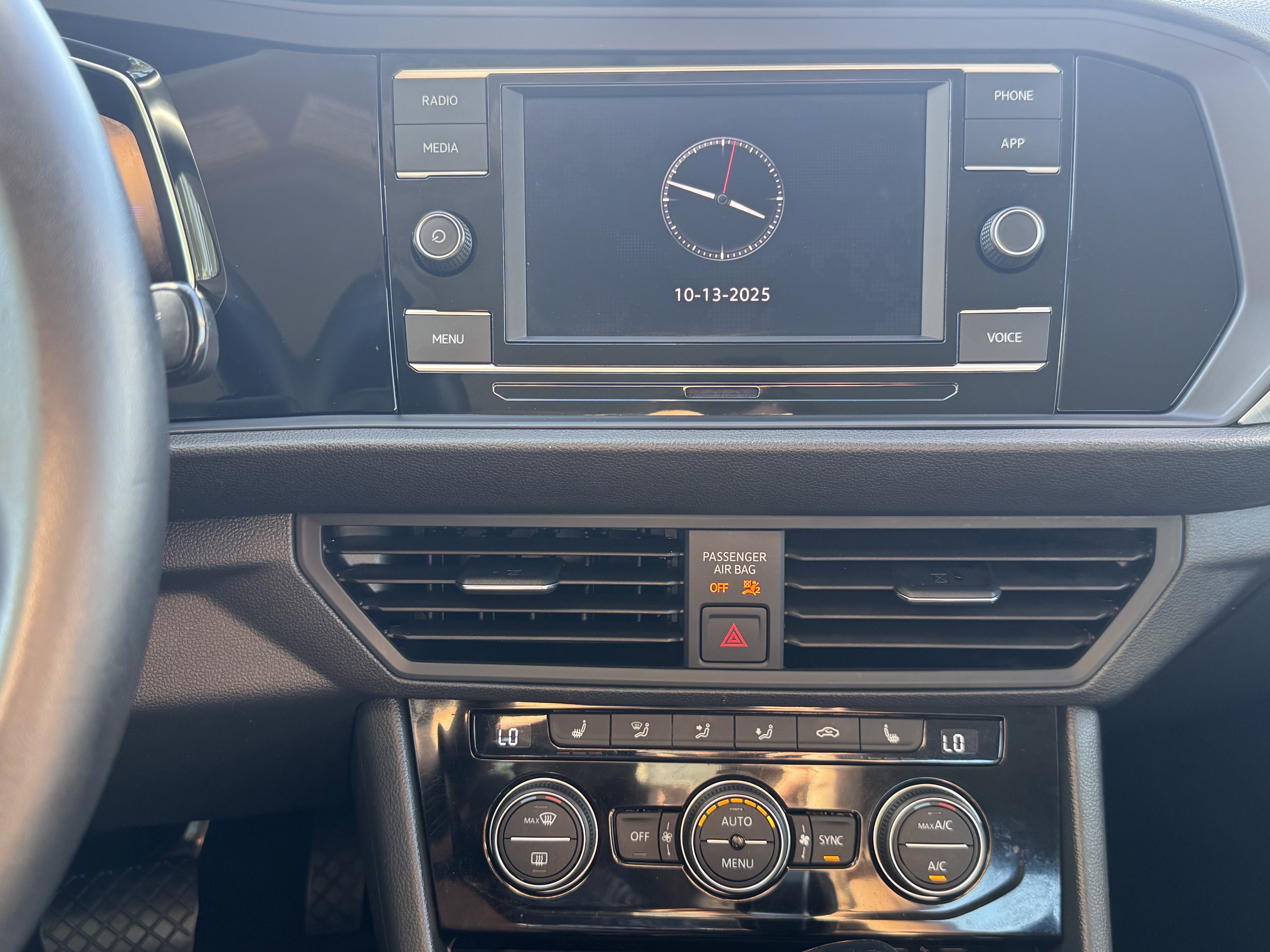 Used 2024 Volkswagen Jetta SE image 19