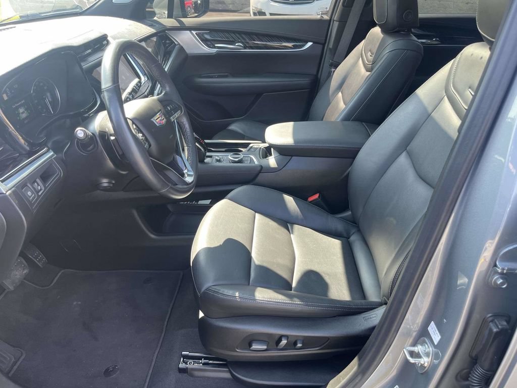 Used 2025 Cadillac XT6 Premium Luxury FWD image 13