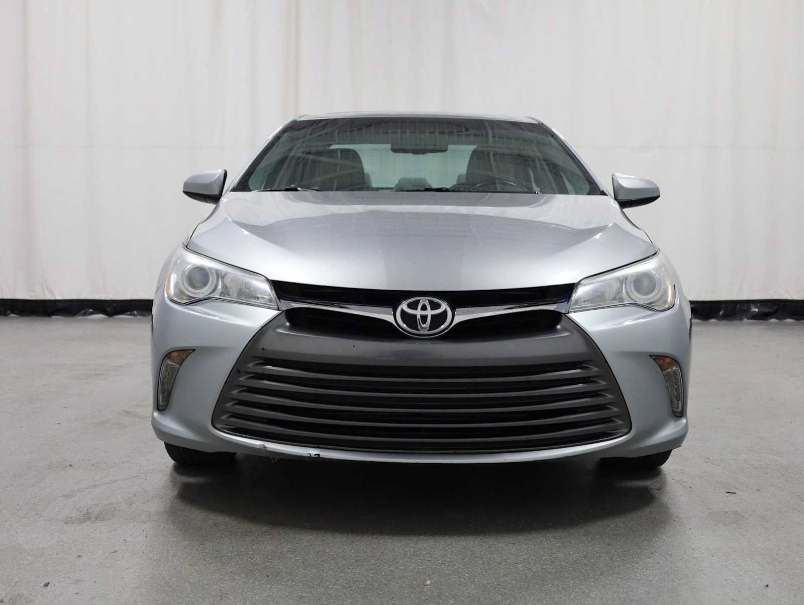 Used 2017 Toyota Camry XLE w/ Moonroof Package FWD image 14