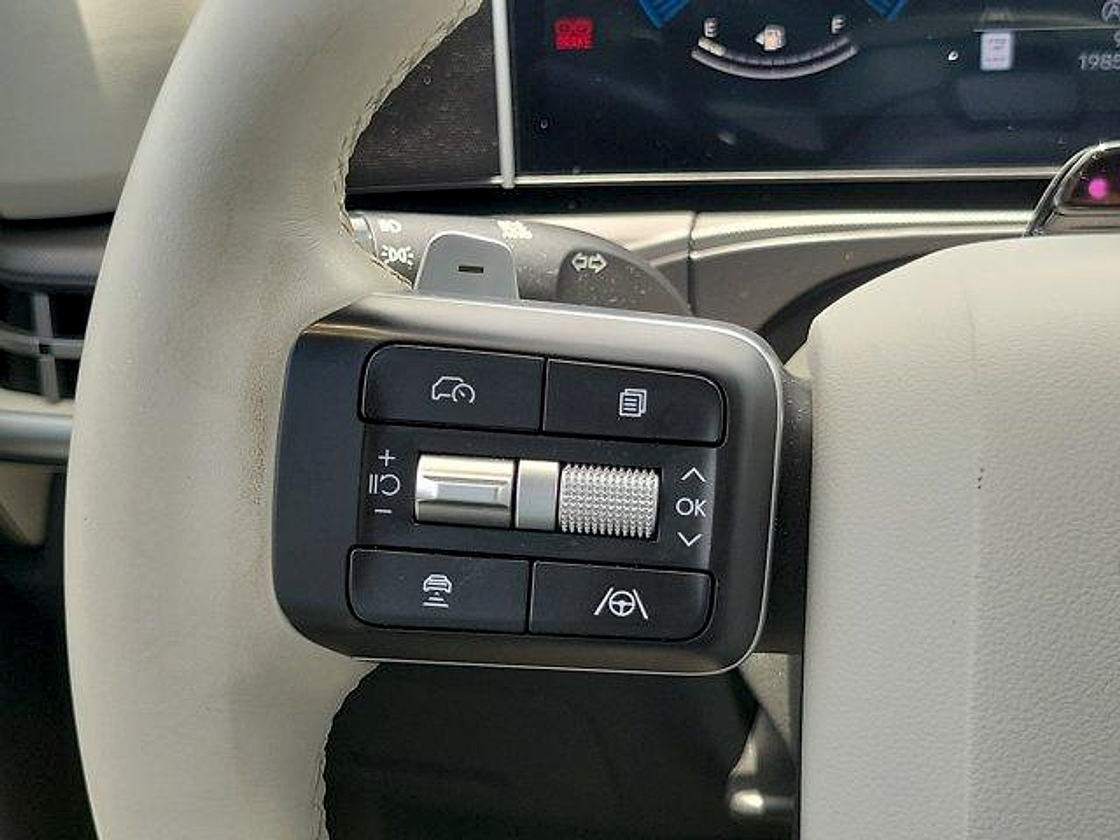Used 2025 Hyundai Santa Fe SEL FWD image 26