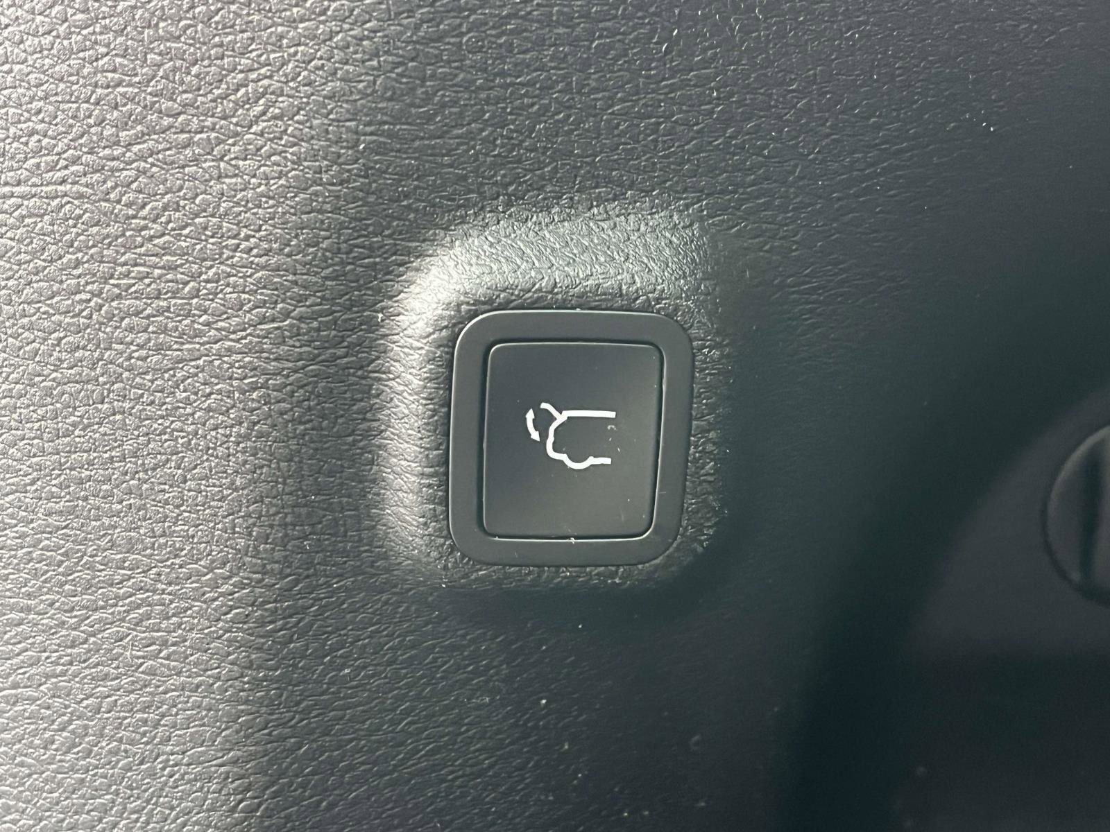 Used 2023 Jeep Cherokee Altitude Lux image 5