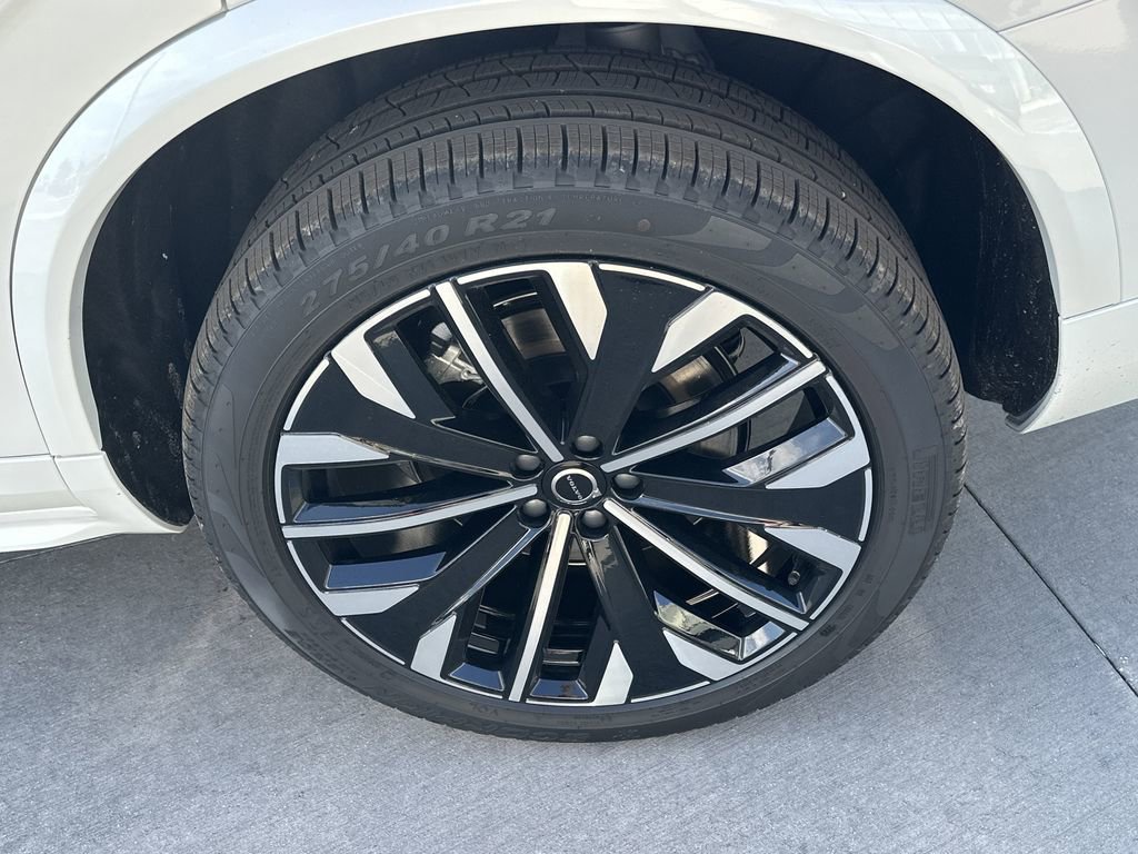 New 2026 Volvo XC90 B6 Plus w/ Protection Package Premier image 9