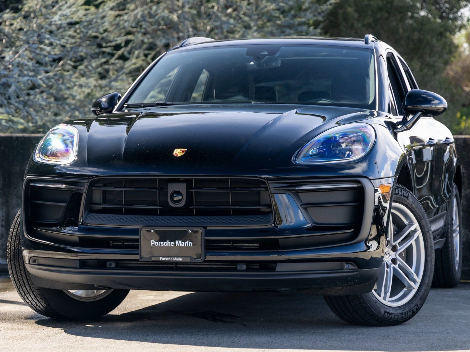 Certified 2025 Porsche Macan image 1