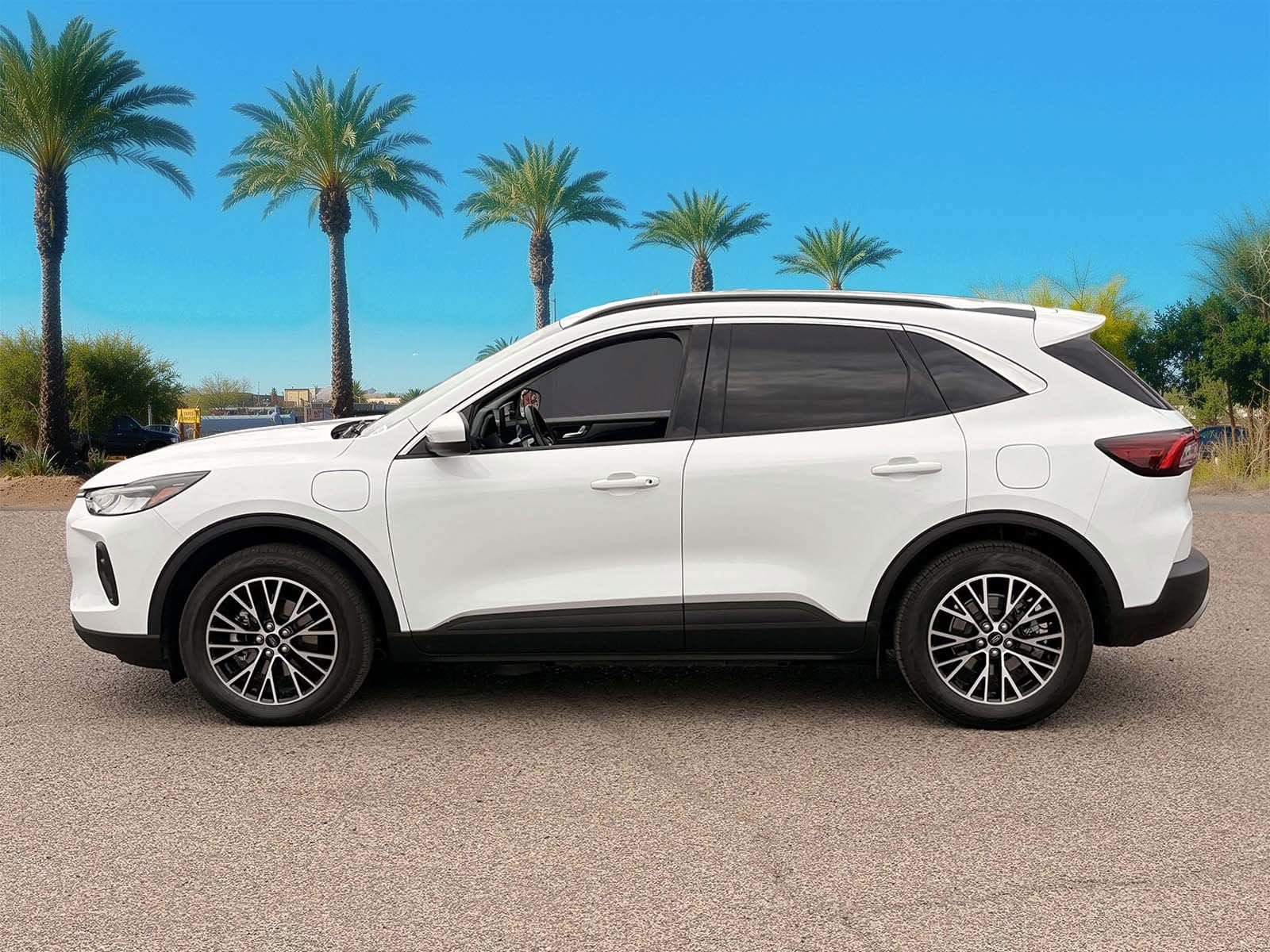 Used 2023 Ford Escape SE FWD image 2