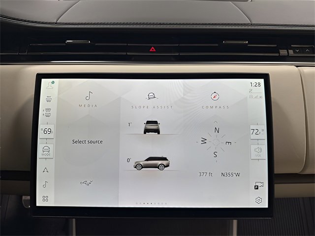 Used 2024 Land Rover Range Rover Long Wheelbase SE image 17