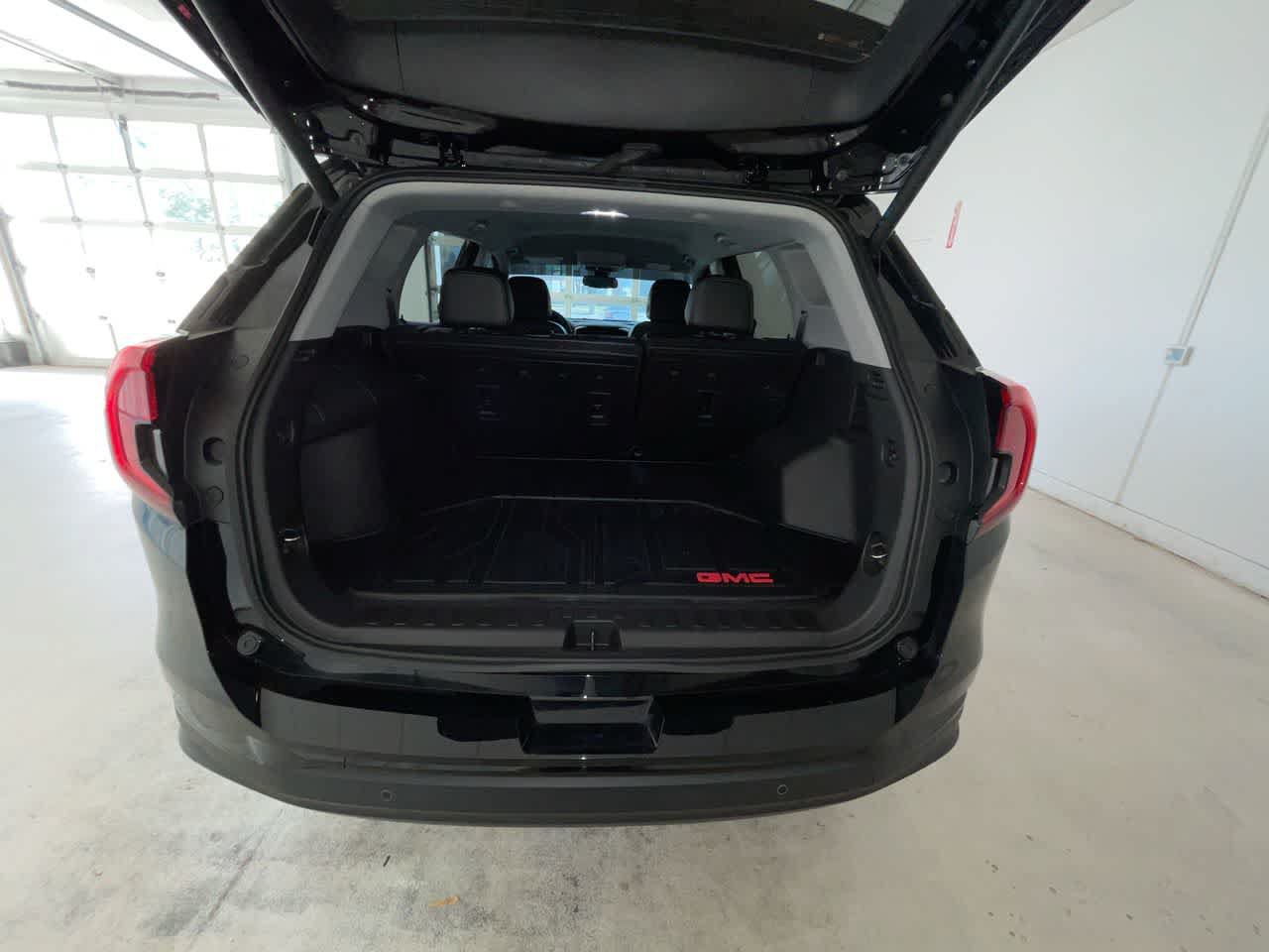 Used 2024 GMC Terrain SLT w/ Tech Package AWD/4WD image 23