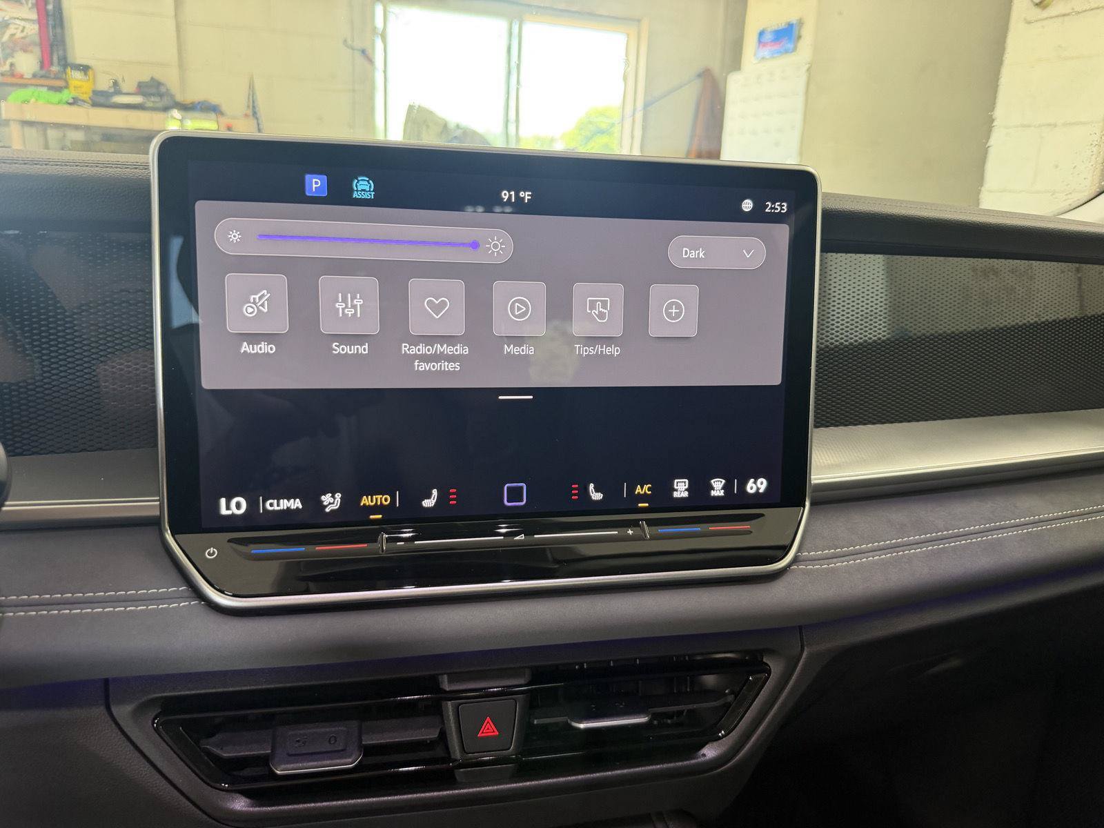 Used 2025 Volkswagen Tiguan SE FWD image 16