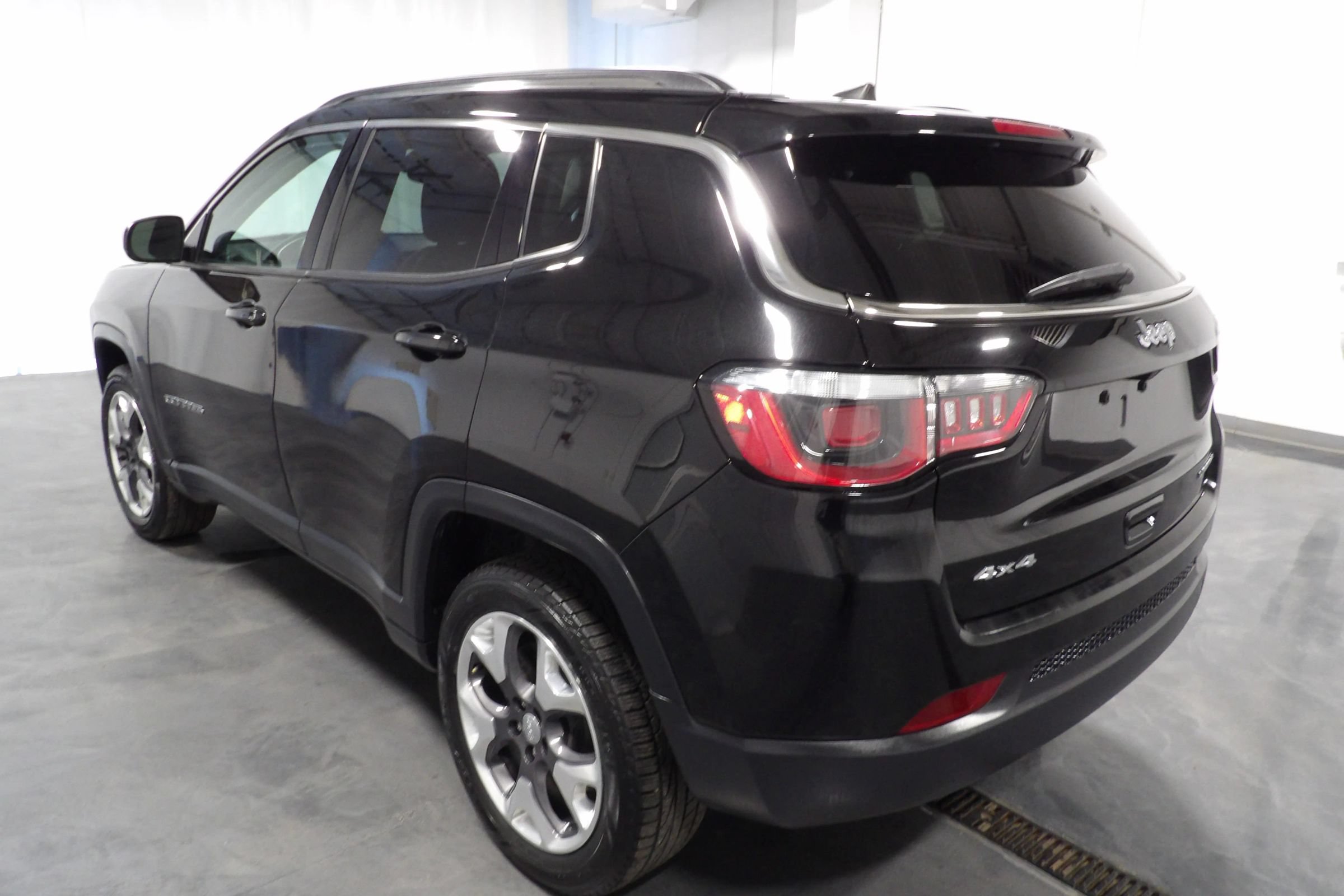 Used 2019 Jeep Compass Limited AWD/4WD image 7