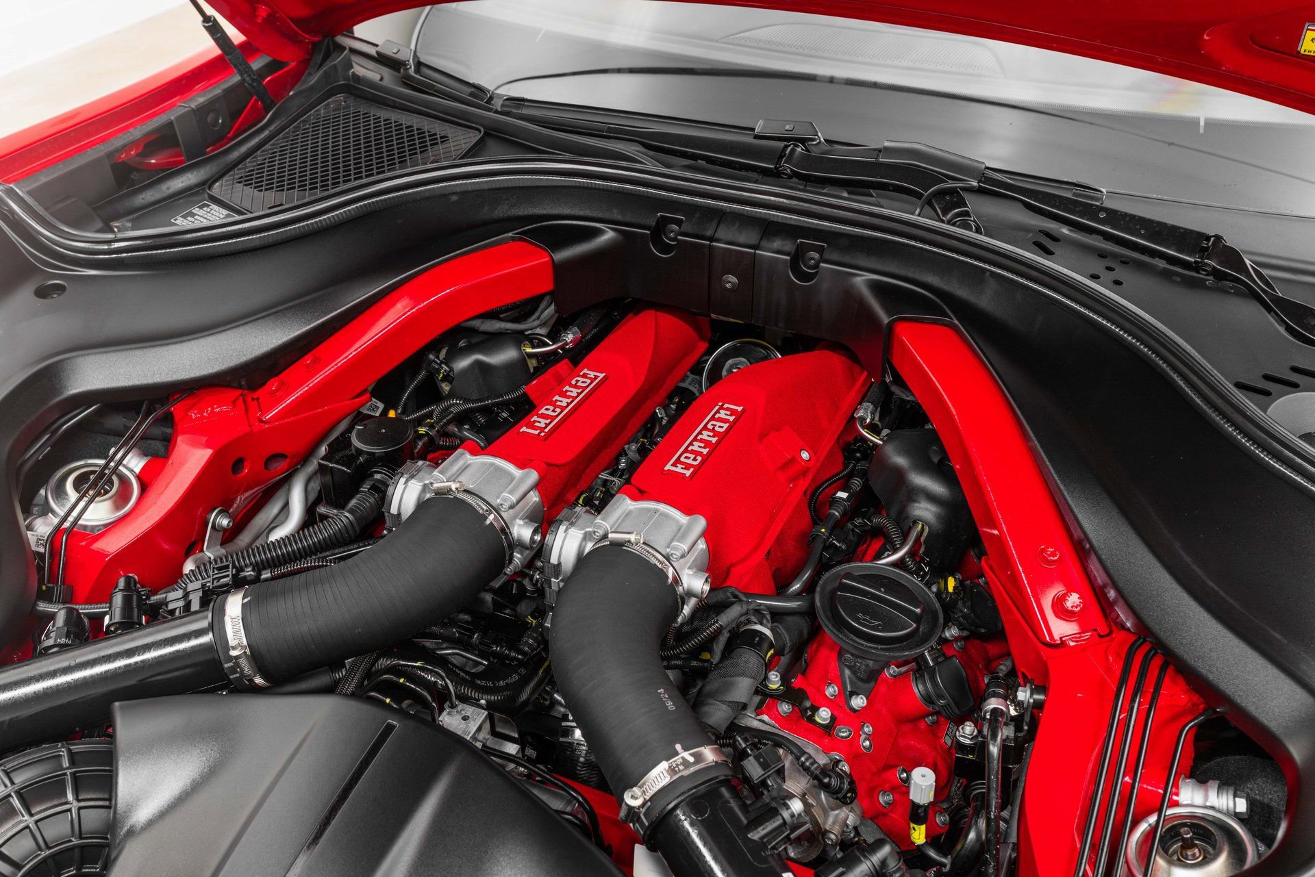 Certified 2025 Ferrari Roma Spider RWD image 44