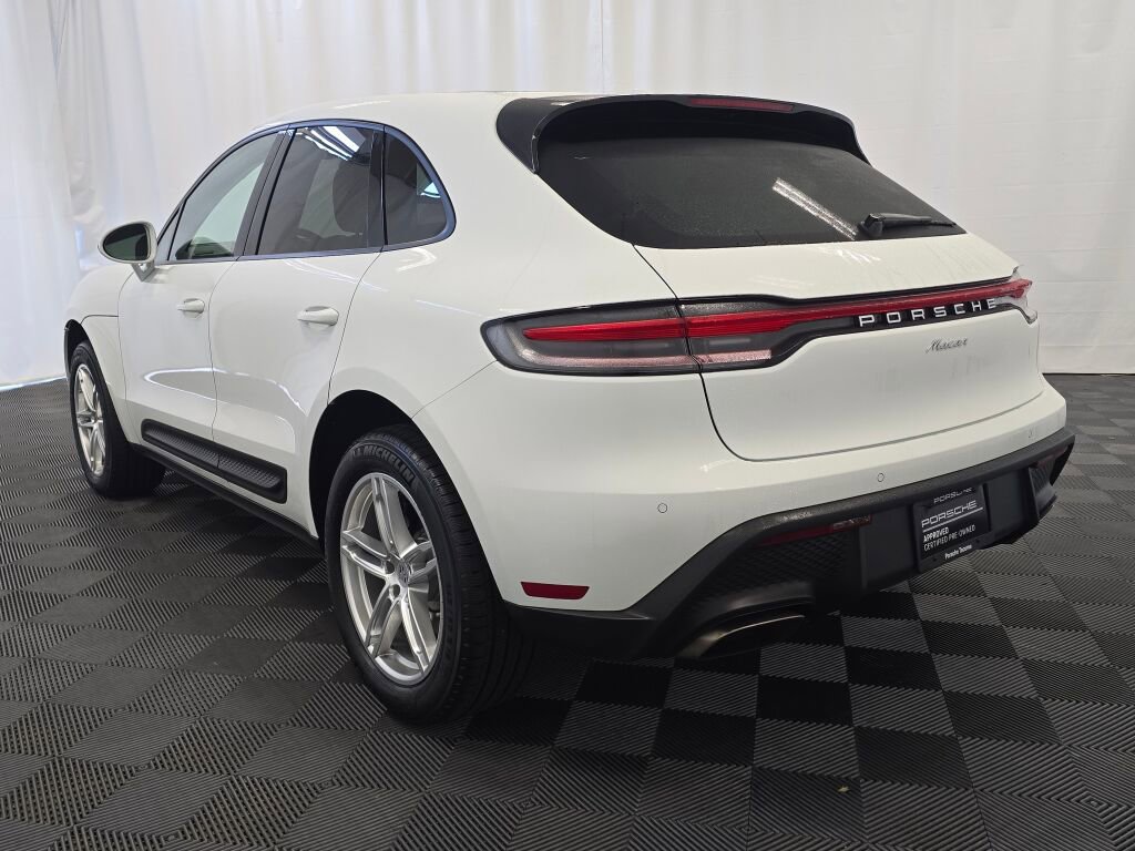 Certified 2024 Porsche Macan image 3