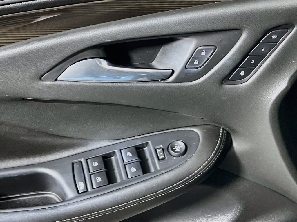 Used 2020 Buick Envision Premium AWD/4WD image 16