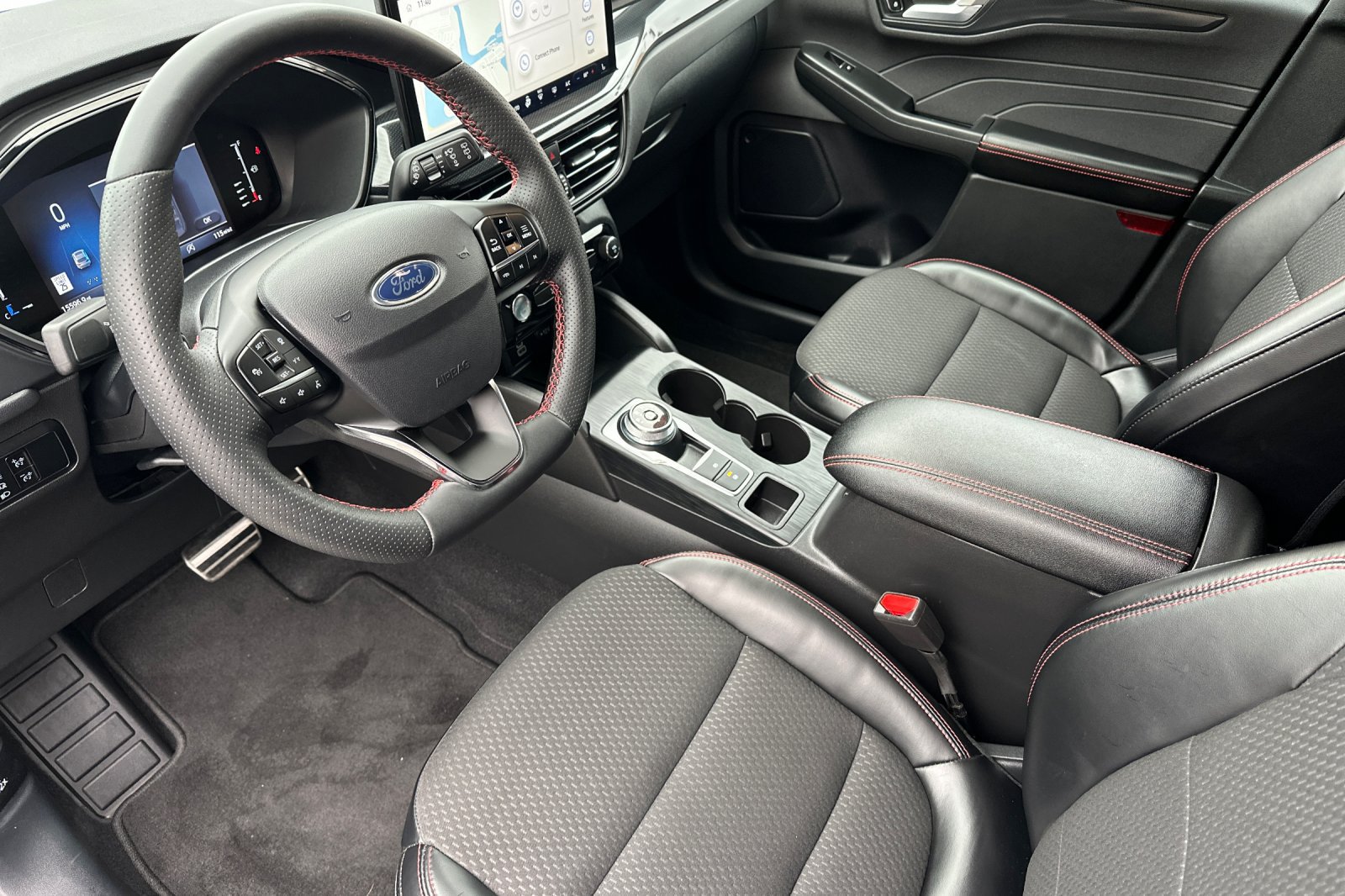 Used 2024 Ford Escape ST-Line w/ Tech Pack #1 AWD/4WD image 10