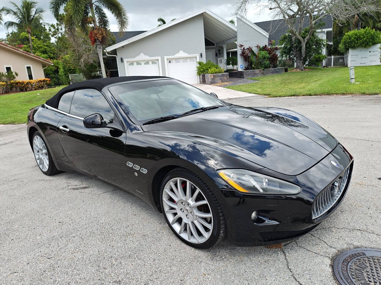 Used 2015 Maserati GranTurismo Convertible RWD image 23