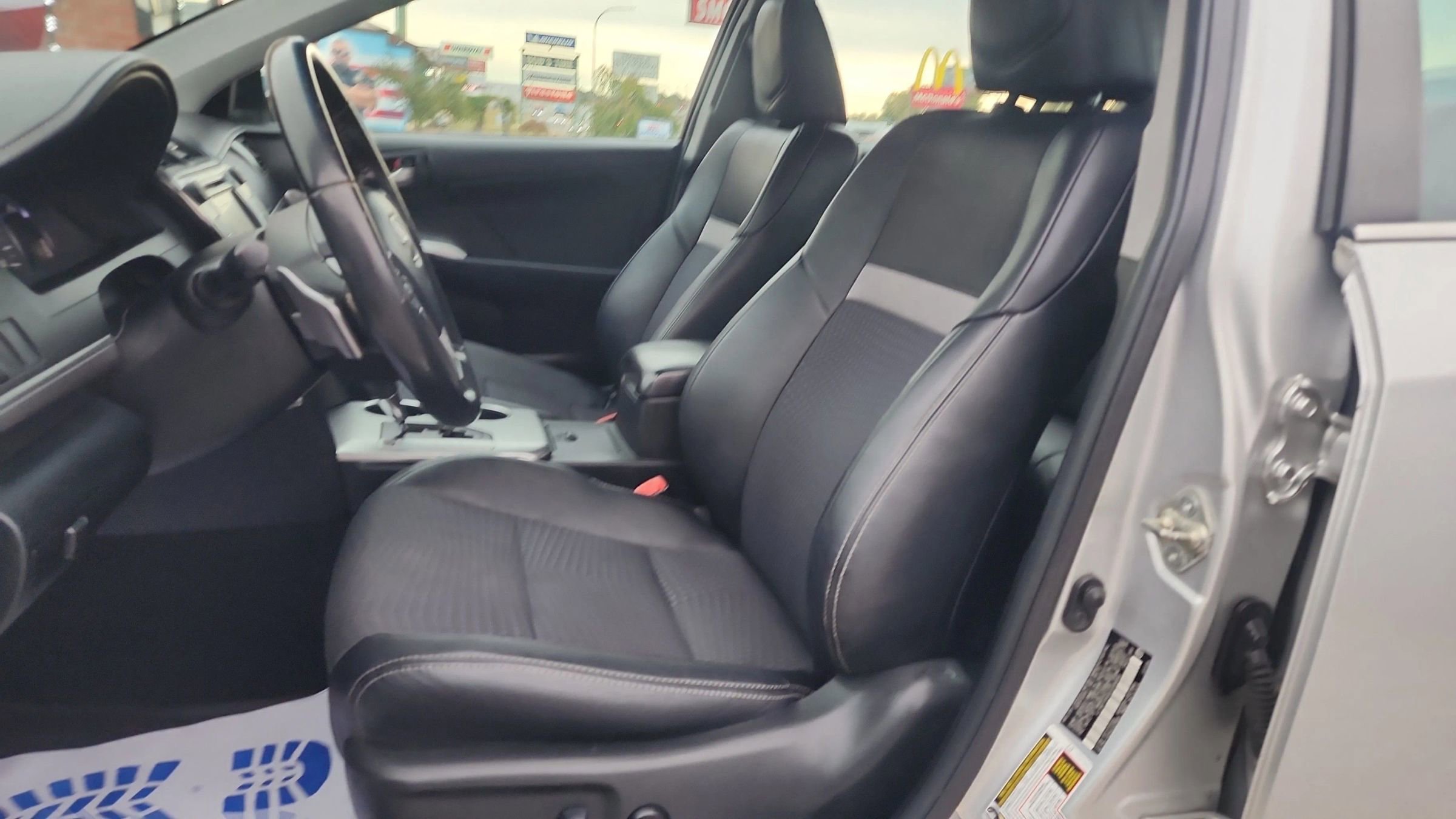 Used 2014 Toyota Camry SE image 16