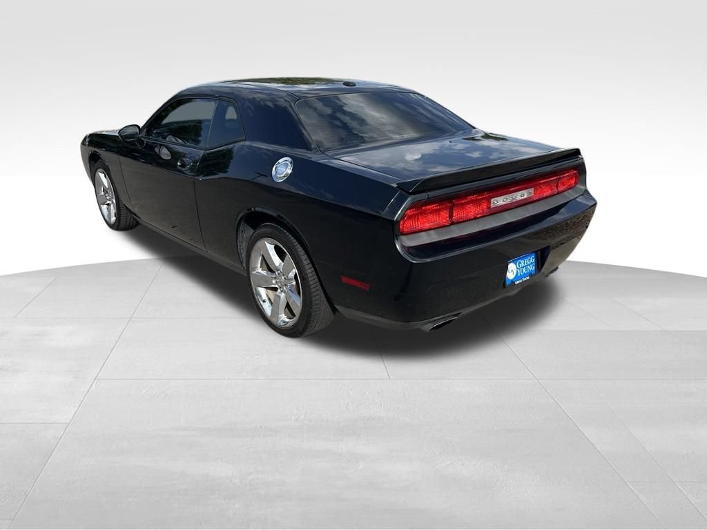 Used 2009 Dodge Challenger R/T w/ Sound Group RWD image 4
