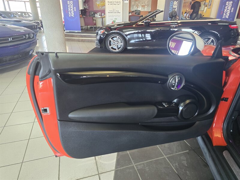 Used 2019 MINI Cooper S w/ Signature Upholstery Package image 8