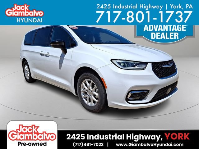 Used 2025 Chrysler Pacifica Select FWD image 1