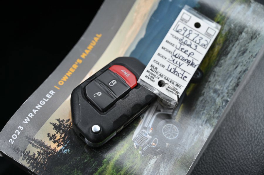 Used 2023 Jeep Wrangler Sahara image 38