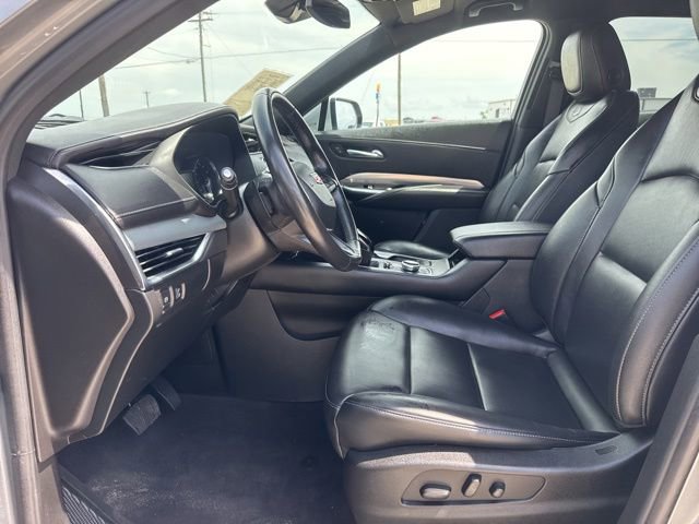 Used 2023 Cadillac XT4 Premium Luxury FWD image 2