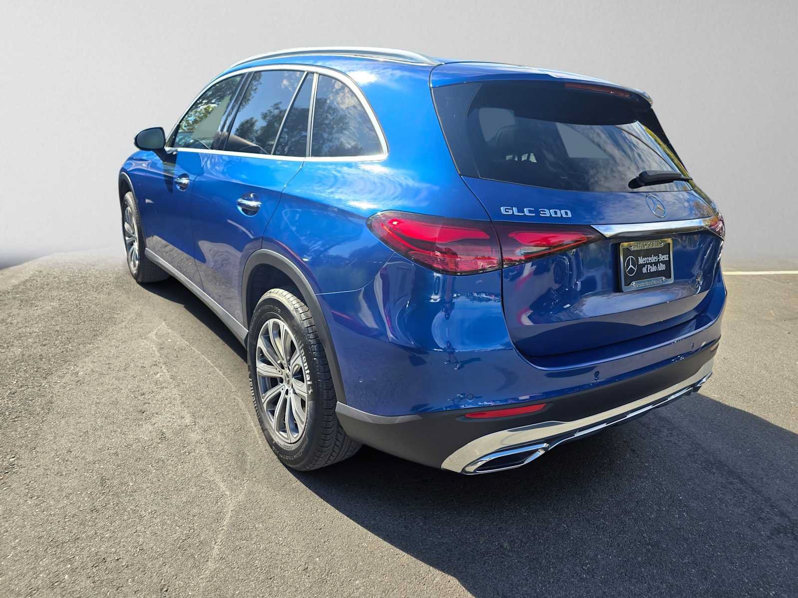 Used 2024 Mercedes-Benz GLC 300 4MATIC image 5