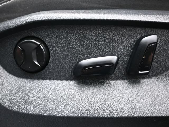 Used 2022 Volkswagen Taos SE FWD image 12