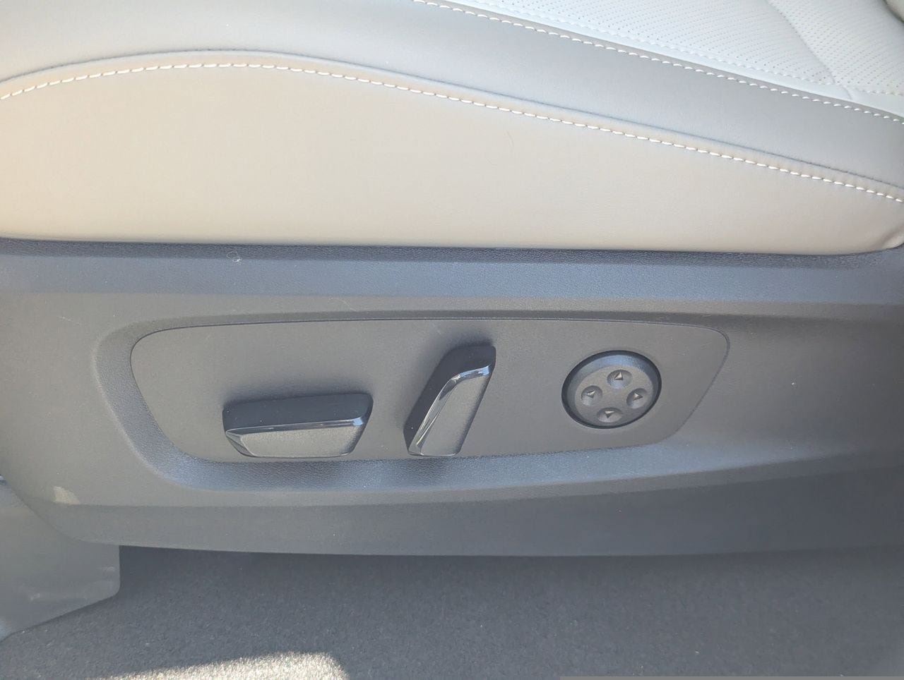 Certified 2027 INFINITI QX60 Luxe w/ Family Package FWD image 13
