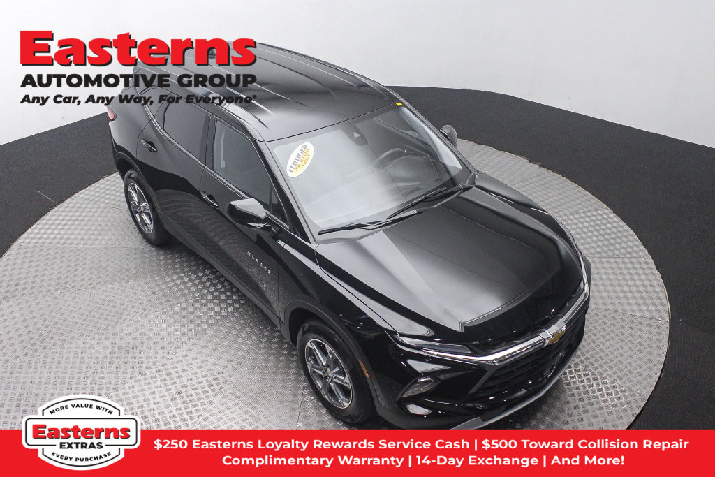 Used 2025 Chevrolet Blazer LT FWD image 4