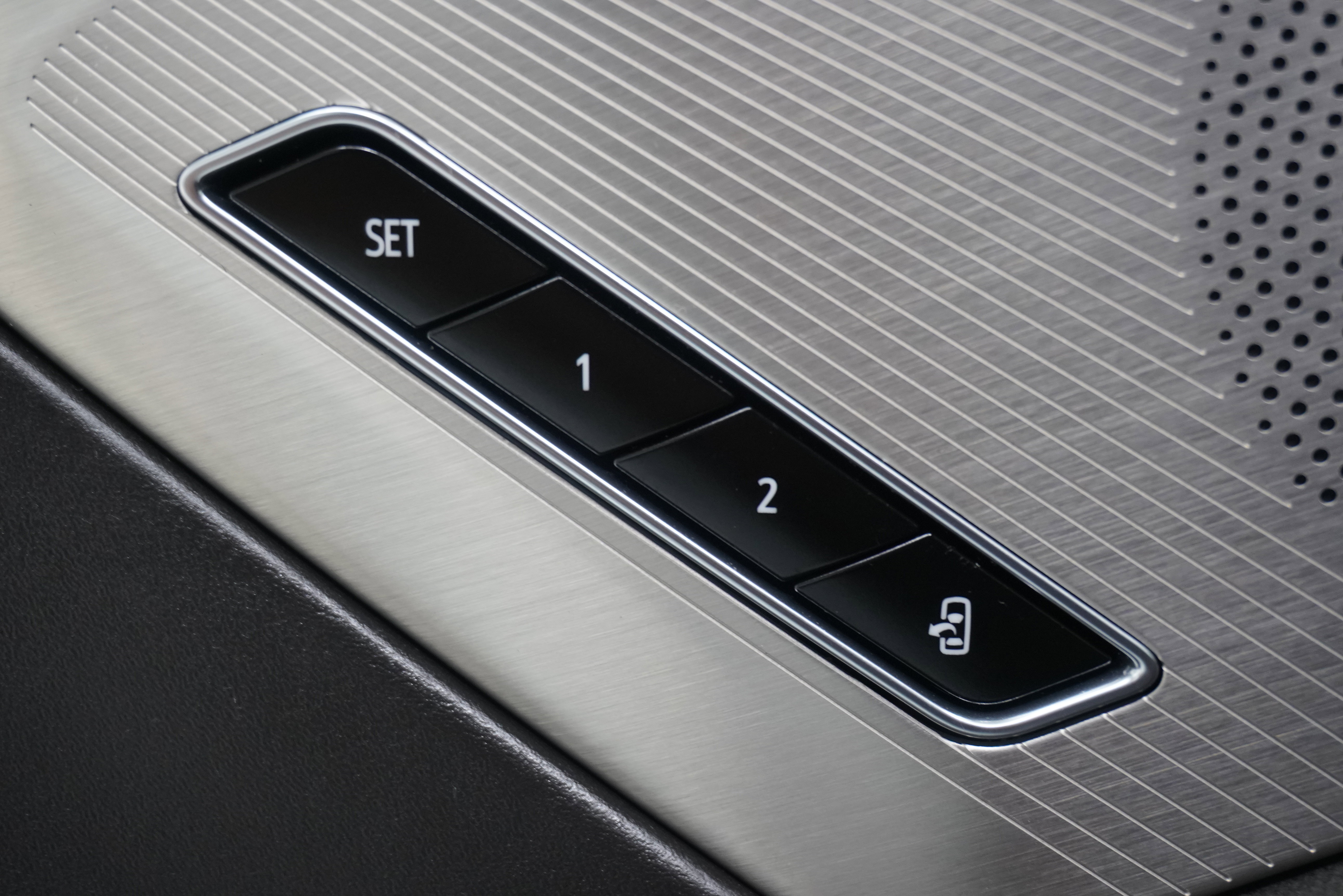 Used 2021 Chevrolet Corvette Stingray Premium Cpe w/ Z51 Performance Package image 17