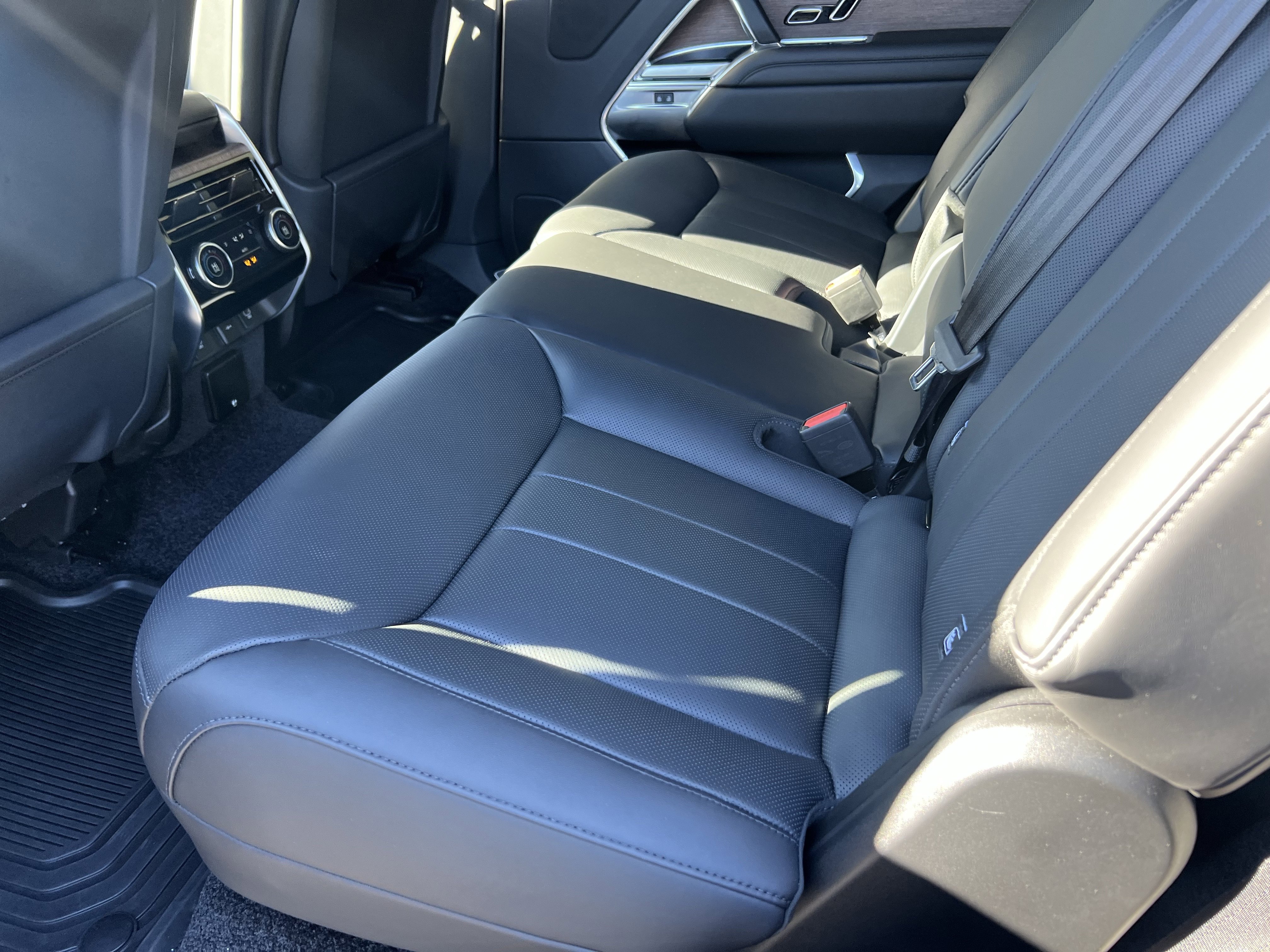 Certified 2025 Land Rover Range Rover Long Wheelbase SE image 33