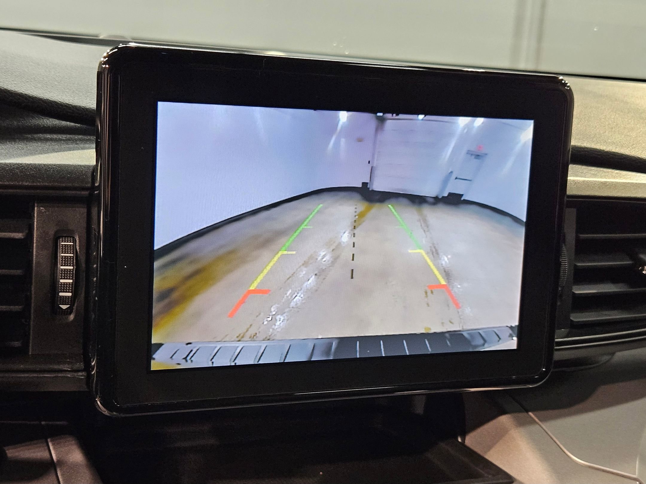 Used 2023 Ford Explorer XLT image 30