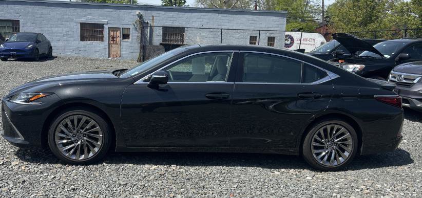 Used 2025 Lexus ES 350 Ultra Luxury FWD image 3