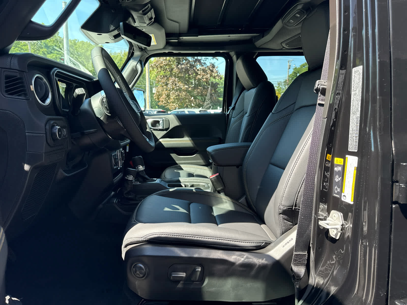 New 2027 Jeep Wrangler Unlimited Sahara AWD/4WD image 8