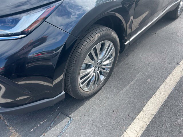 Certified 2021 Toyota Venza XLE w/ Softex Package AWD/4WD image 4