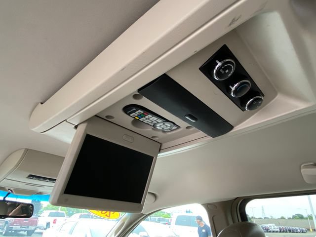Used 2013 Chrysler Town & Country Touring FWD image 12
