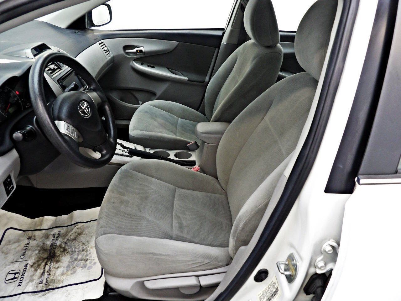 Used 2013 Toyota Corolla LE FWD image 8