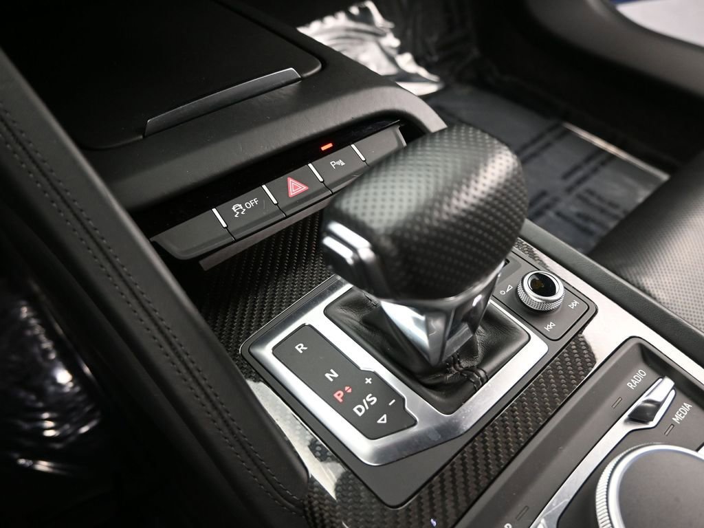 Used 2018 Audi R8 V10 plus w/ 20" Wheel Package image 32