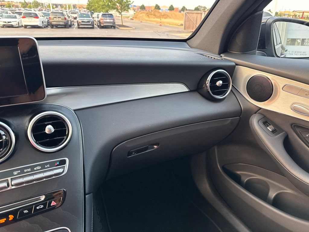 Used 2019 Mercedes-Benz GLC 300 4MATIC w/ Premium Package image 23