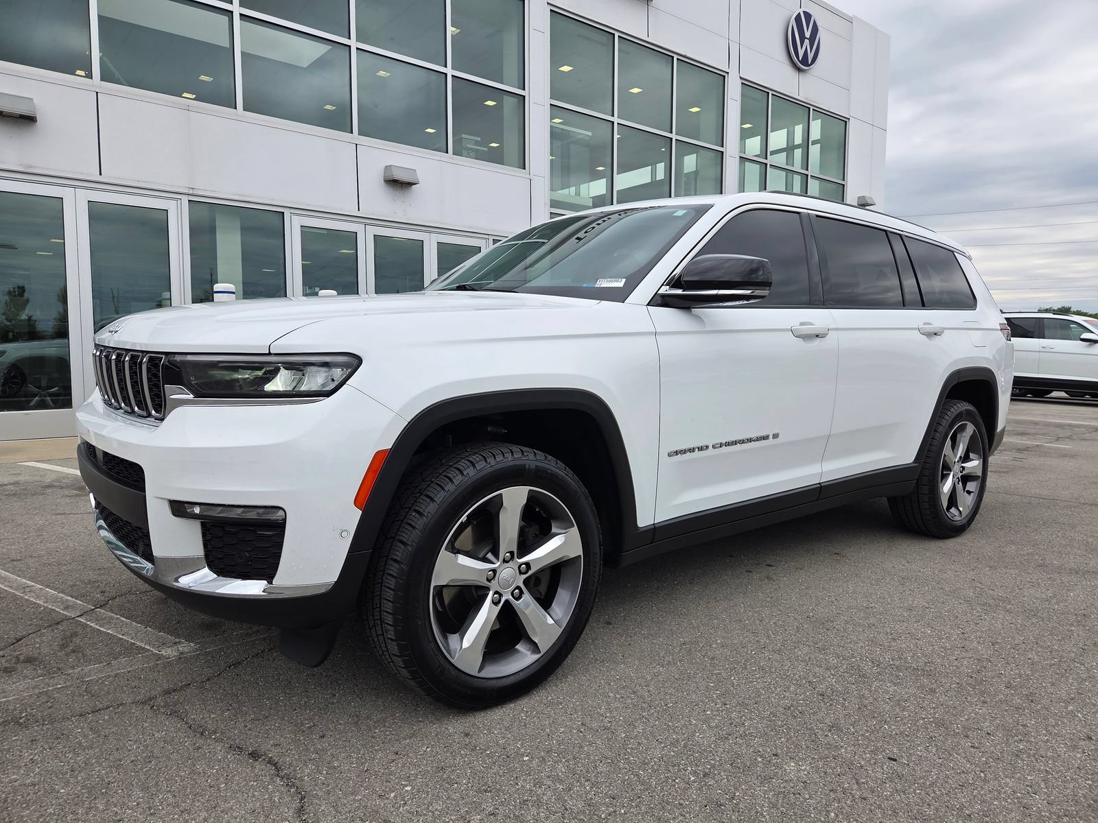 Used 2022 Jeep Grand Cherokee L Limited w/ Luxury Tech Group II AWD/4WD image 8