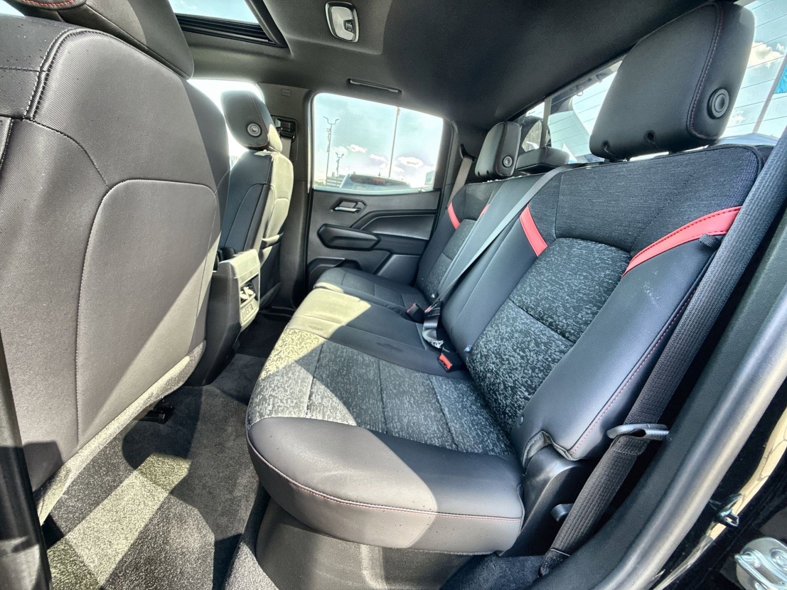 New 2025 Chevrolet Colorado Z71 w/ Midnight Edition image 25