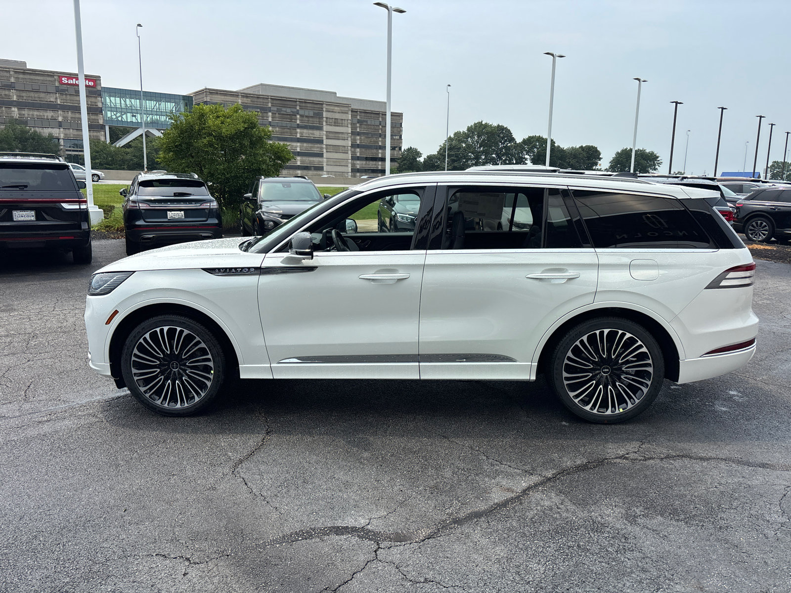 New 2026 Lincoln Aviator Black Label AWD/4WD image 4