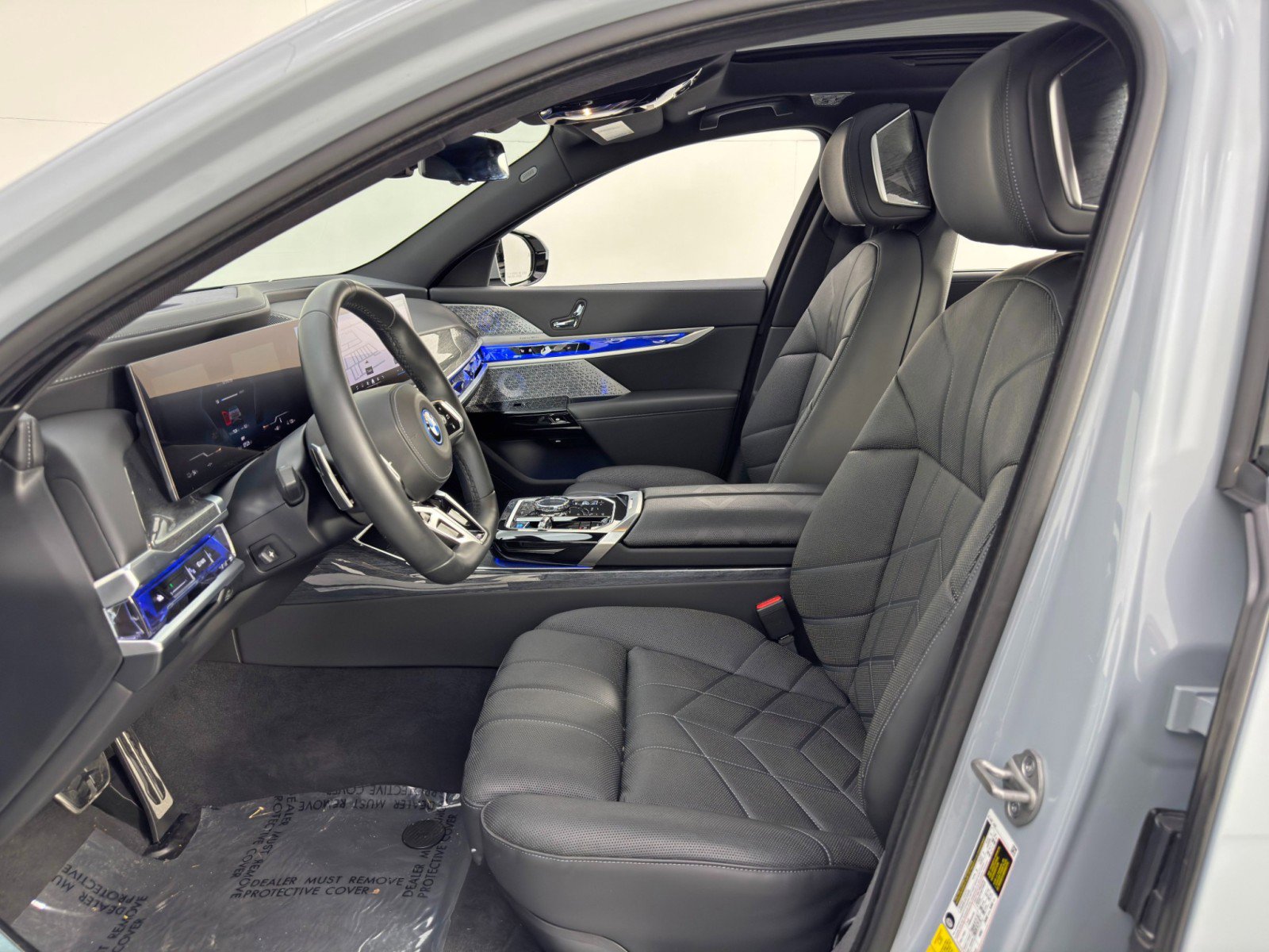 Used 2023 BMW i7 xDrive60 w/ Executive Package 2 image 18